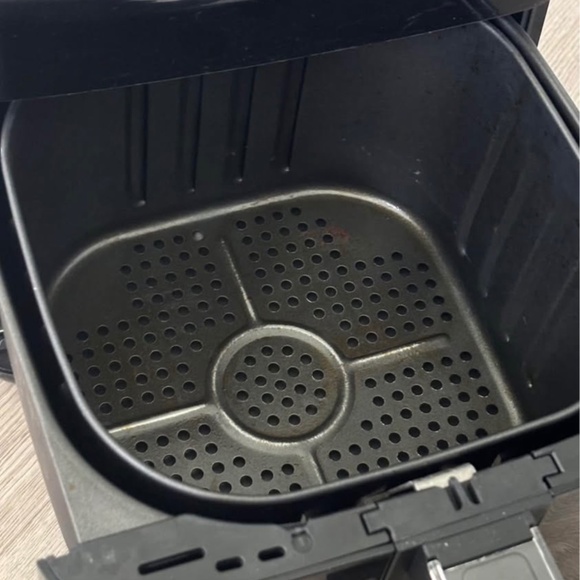 Moving sale! comfee air fryer (CFY55T6ABB) - Picture 1 of 5